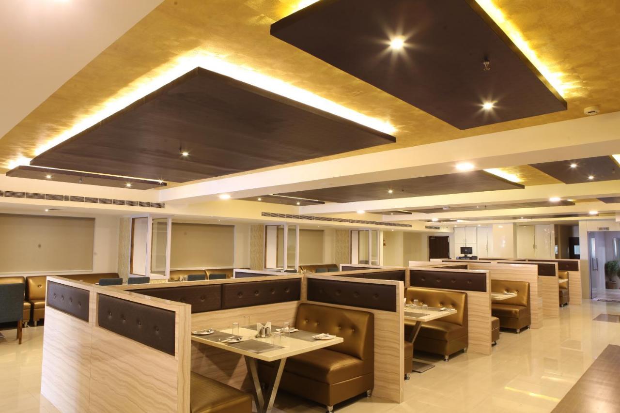 Nova Pride Hotel Хайдарабад Экстерьер фото