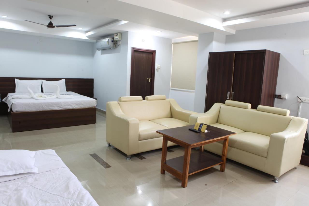 Nova Pride Hotel Хайдарабад Экстерьер фото