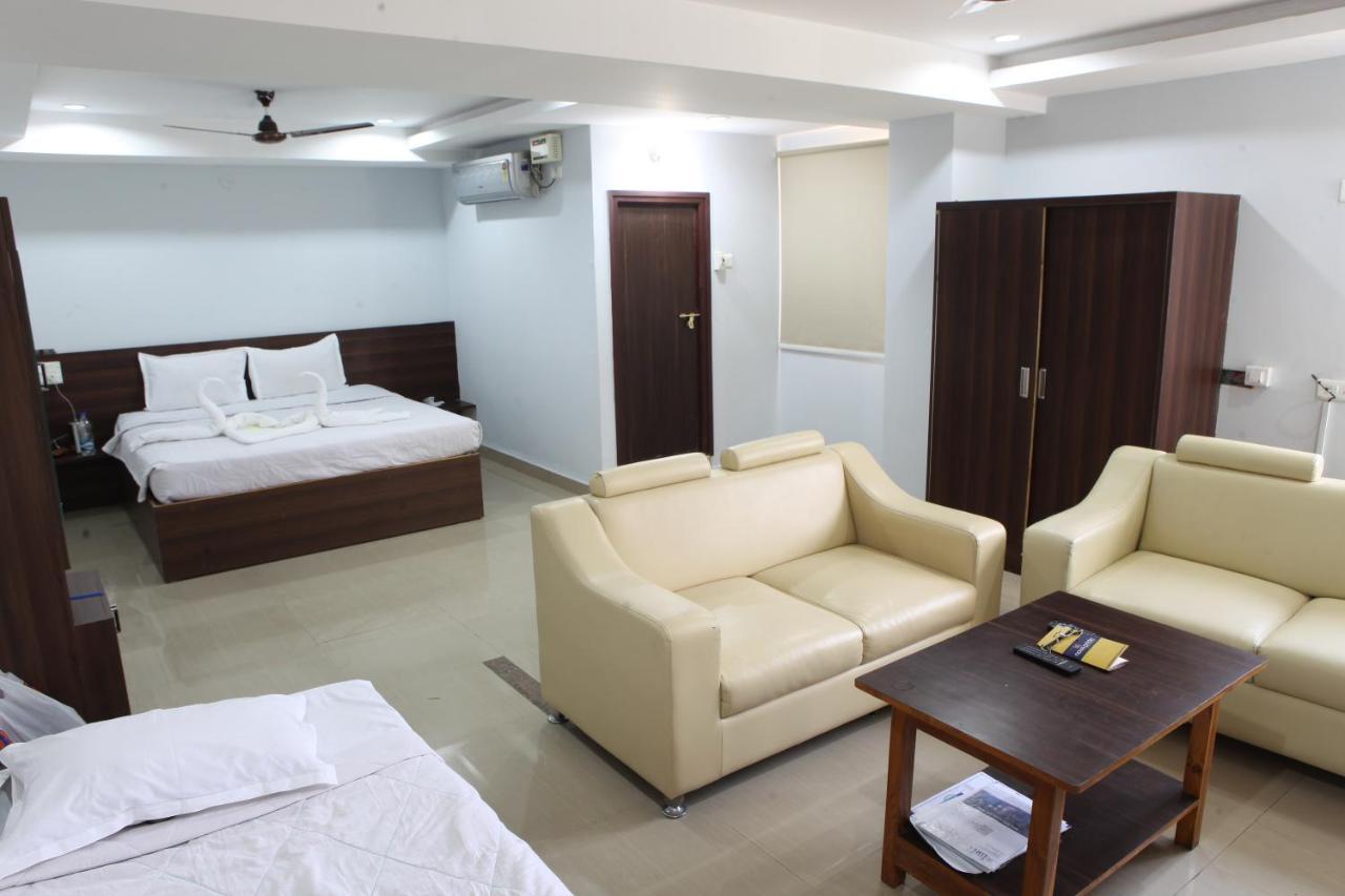 Nova Pride Hotel Хайдарабад Экстерьер фото
